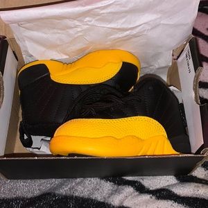TODDLER Jordan retro 12,black and yellow size 4C